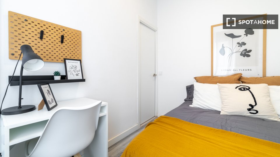 Double room Madrid, 9 beds, 108m² — photo 7