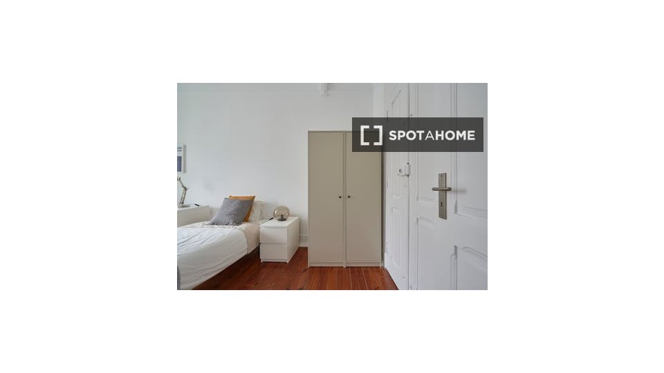 Double room Lisbon, 6 beds — photo 8