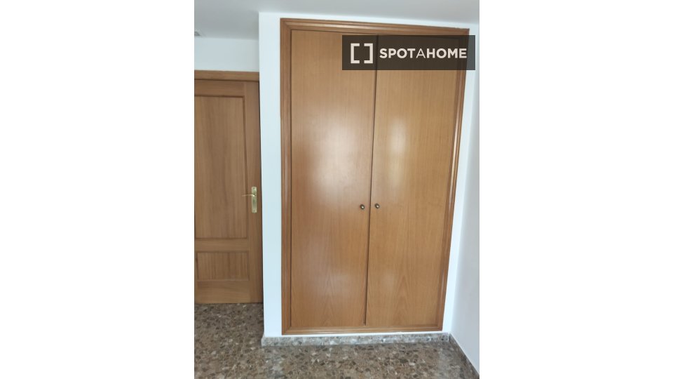 Double room Valencia, 3 beds, 100m² — photo 4