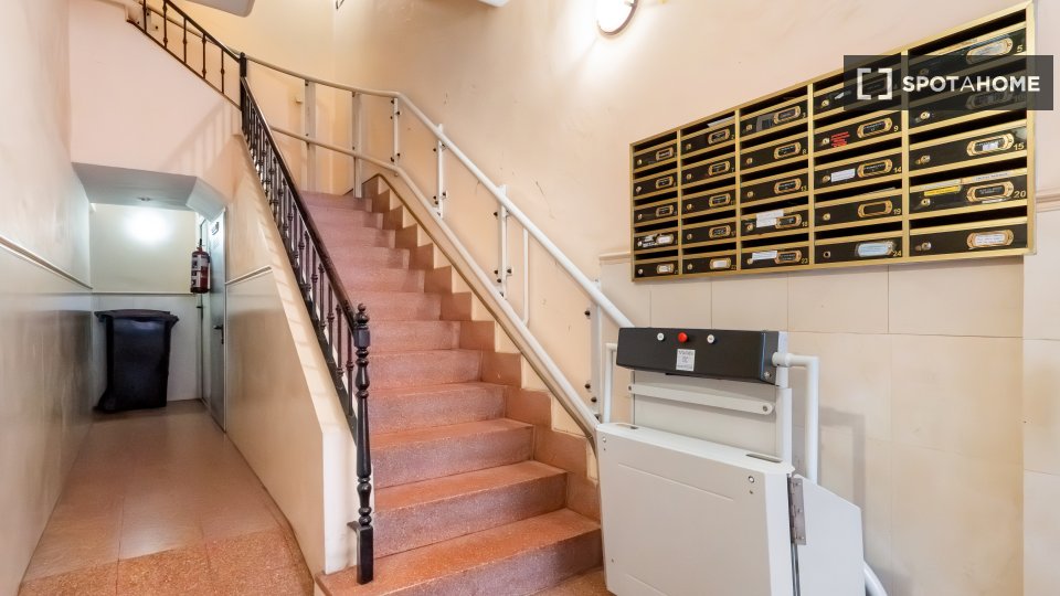 Double room Madrid, 5 beds, 102m² — photo 13