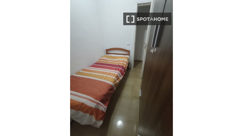 Double room Seville, 3 beds, 85m² — photo 2