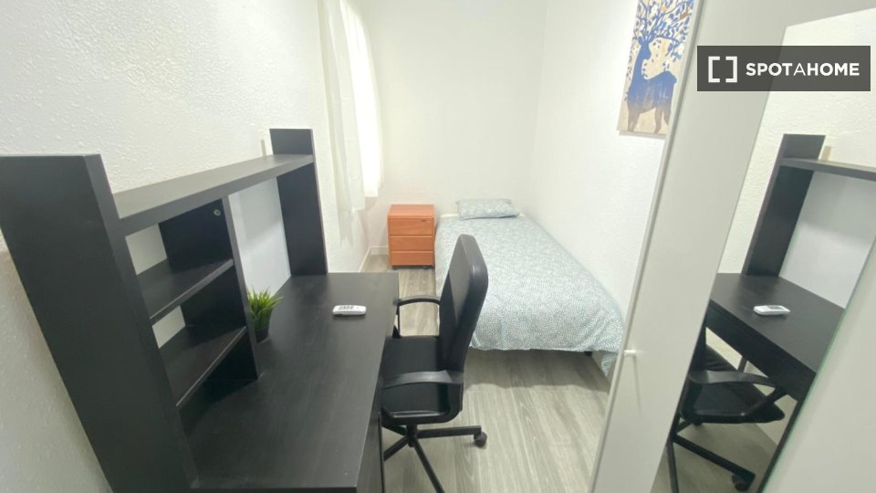 Double room Madrid, 4 beds — photo 9