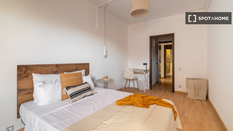 Double room Barcelona, 5 beds, 160m² — photo 18