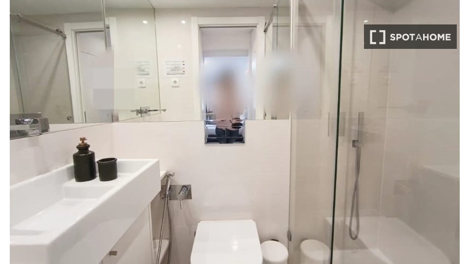 Apartment Lisbon, 2 beds, 70m² — photo 12