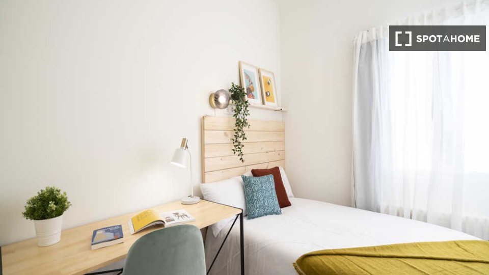 Double room Madrid, 17 beds — photo 41