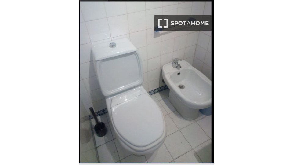 Double room Lisbon, 3 beds, 65m² — photo 1