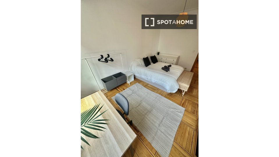 Double room Madrid, 6 beds — photo 23