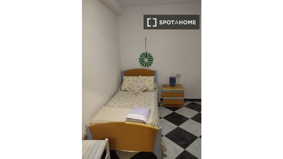 Apartment Alicante, 3 beds, 81m² — photo 7