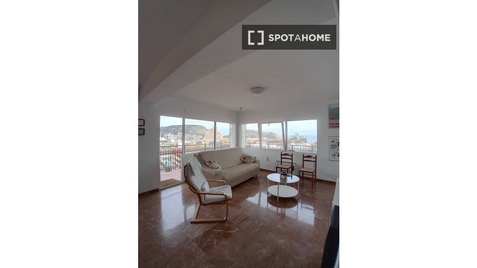 Double room Alicante, 5 beds, 140m² — photo 6