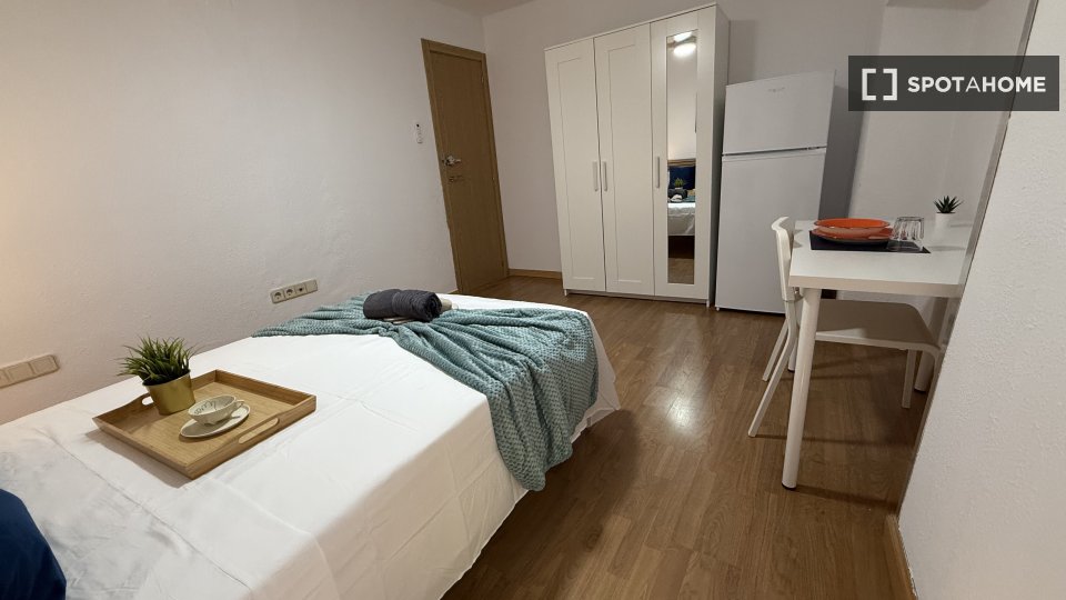 Double room Madrid, 6 beds — photo 4