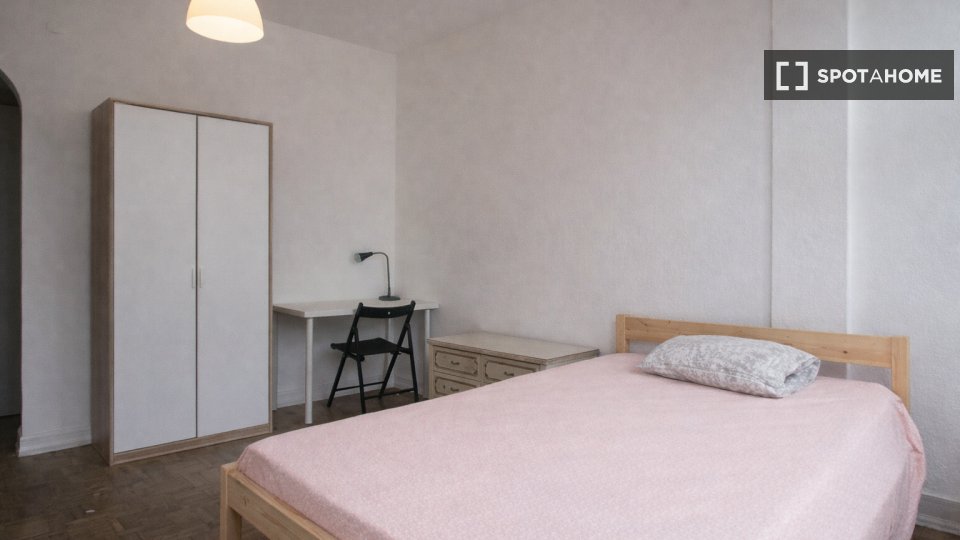 Double room Lisbon, 6 beds — photo 21