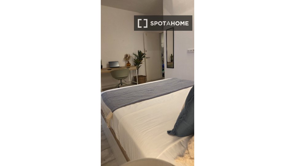 Double room Barcelona, 6 beds, 180m² — photo 9