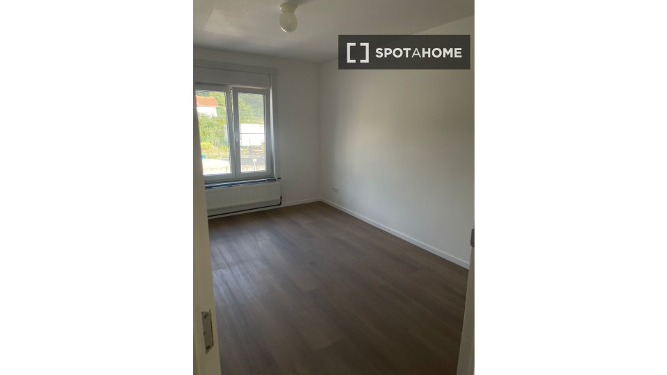 Double room Brussels, 4 beds, 15m² — photo 3
