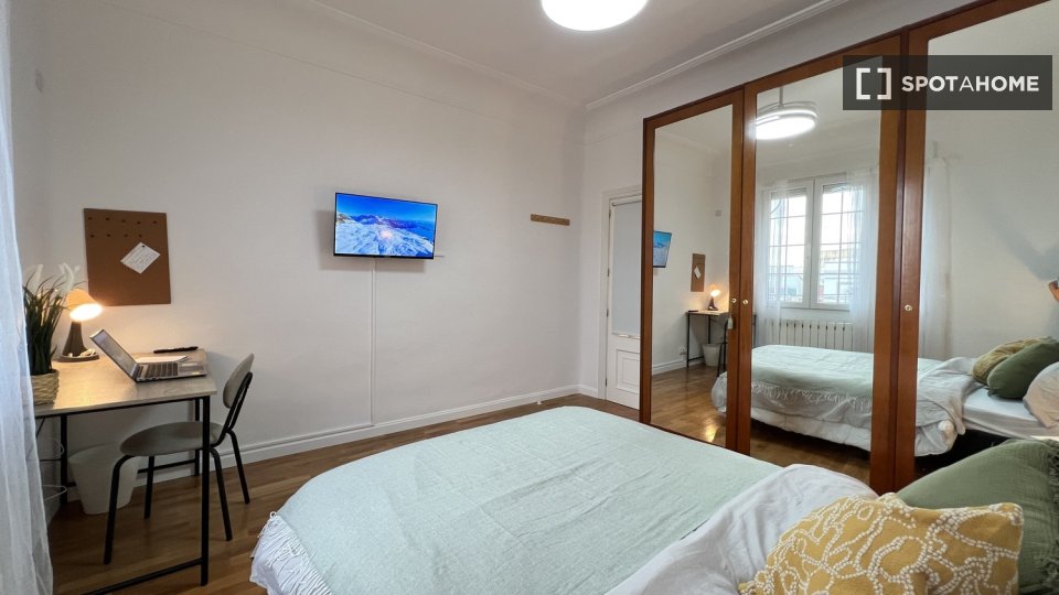 Double room Madrid, 6 beds — photo 11