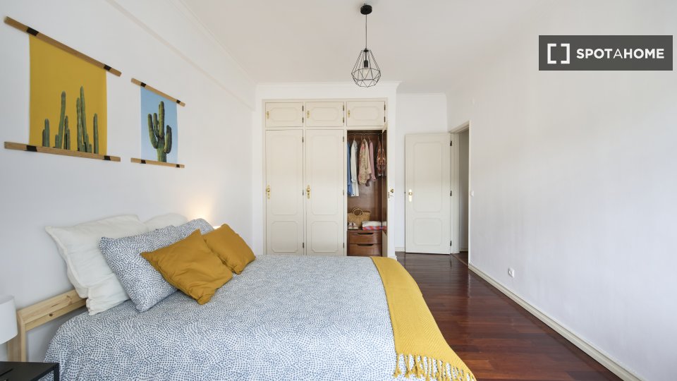 Double room Lisbon, 6 beds — photo 16