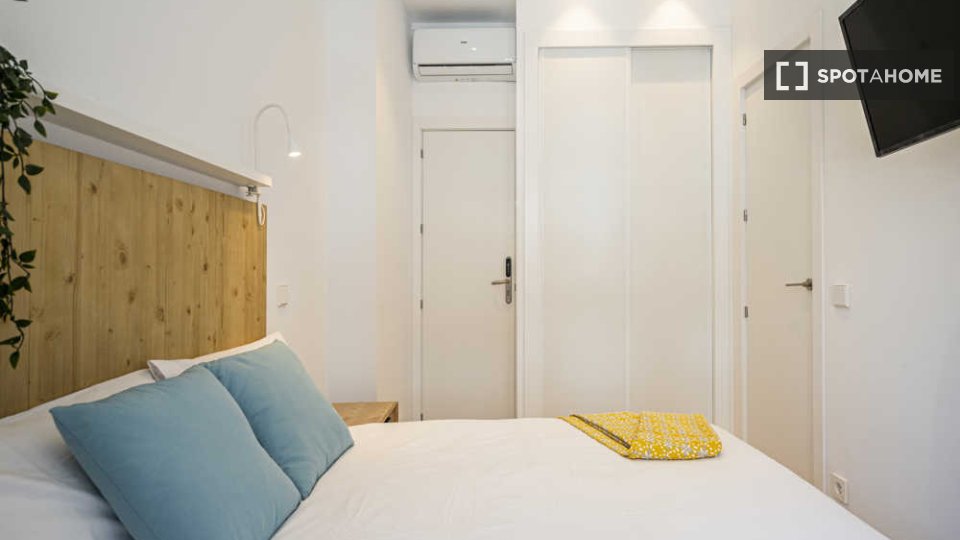 Habitación en piso compartido, Trafalgar, Madrid.
