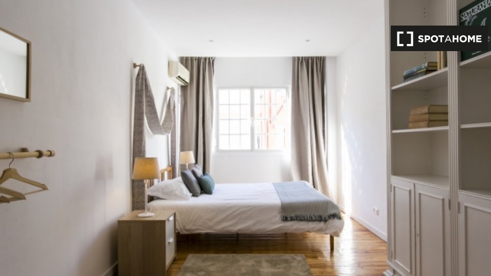 Double room Lisbon, 5 beds — photo 15