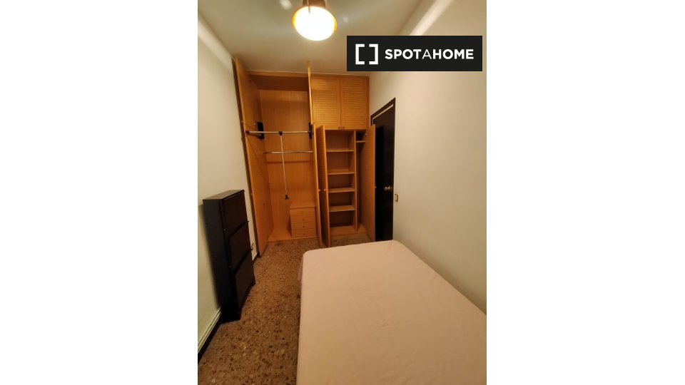 Double room Barcelona, 4 beds, 92m² — photo 6