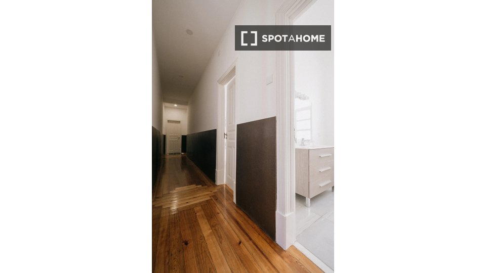 Double room Lisbon, 7 beds — photo 10