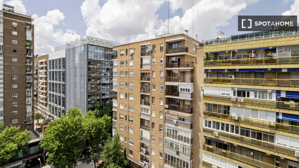 Double room Madrid, 8 beds — photo 23