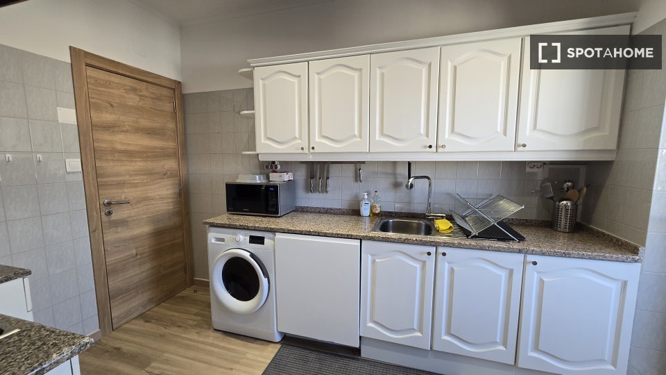 Double room Lisbon, 5 beds, 130m² — photo 13