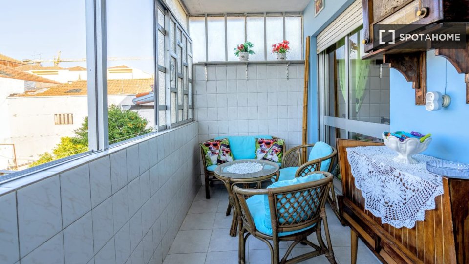 Double room Porto, 2 beds, 20m² — photo 2