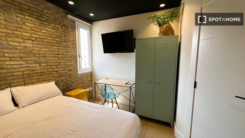 Double room Valencia, 5 beds, 100m² — photo 8