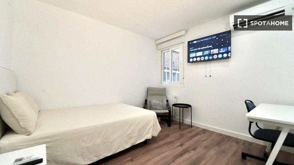 Double room Madrid, 6 beds — photo 2