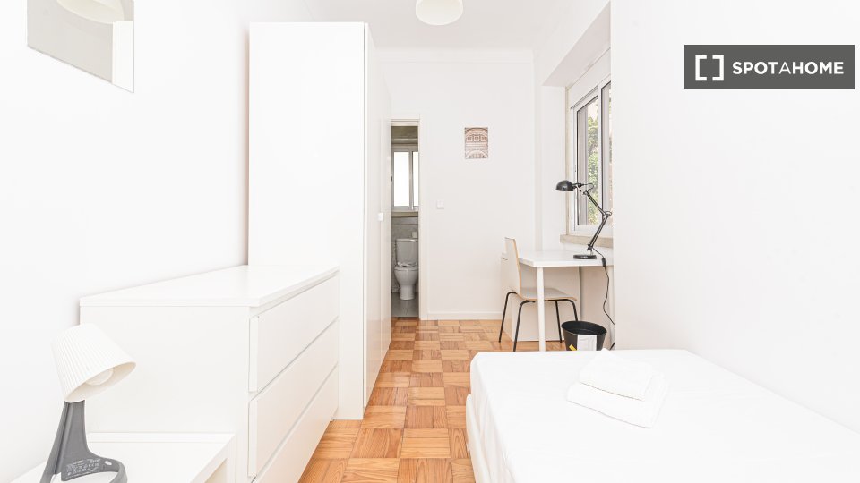 Double room Lisbon, 4 beds — photo 3