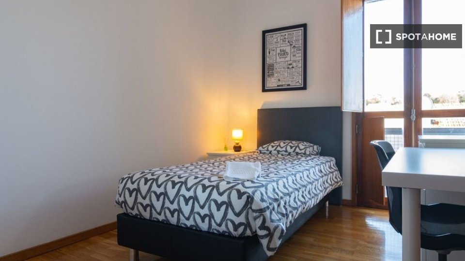Double room Porto, 5 beds, 100m² — photo 1