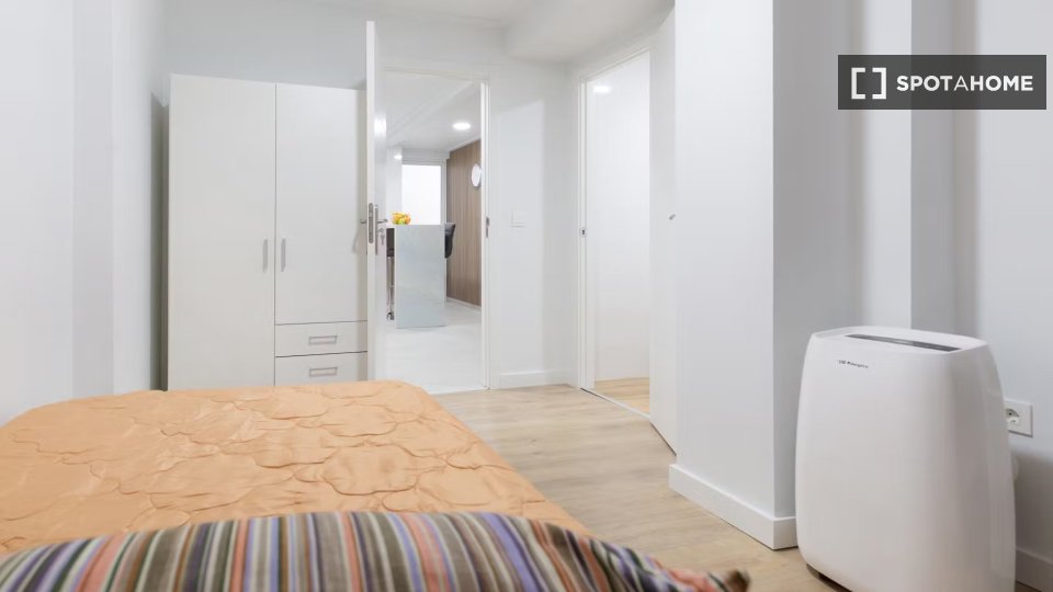 Double room Alicante, 7 beds, 201m² — photo 19