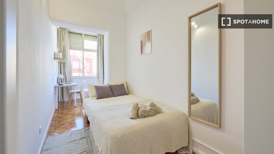 Double room Lisbon, 11 beds — photo 28