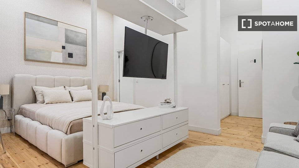 Double room Lisbon, 6 beds — photo 38