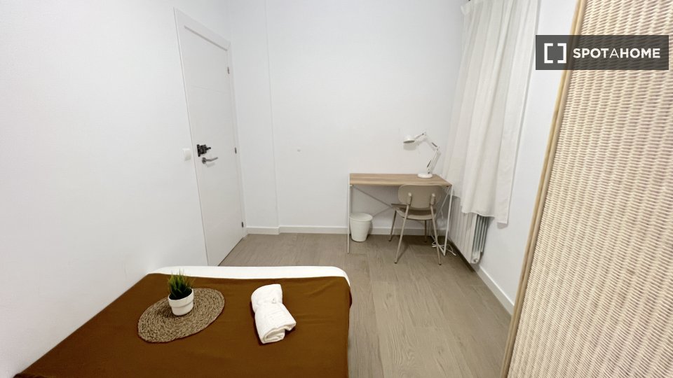 Double room Valencia, 5 beds, 125m² — photo 14