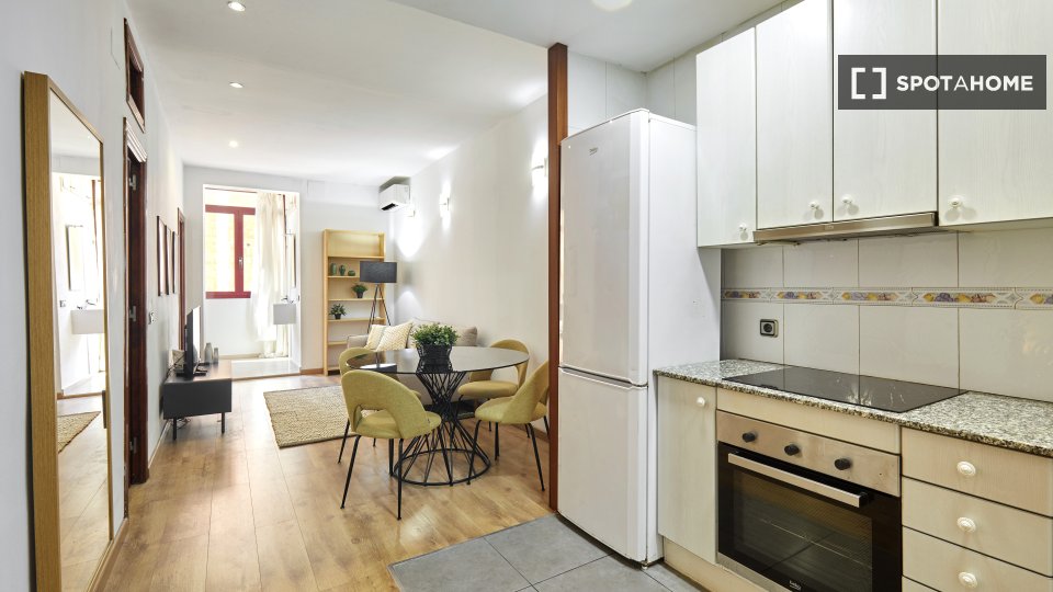 Apartment Barcelona, 4 beds, 80m² — photo 34