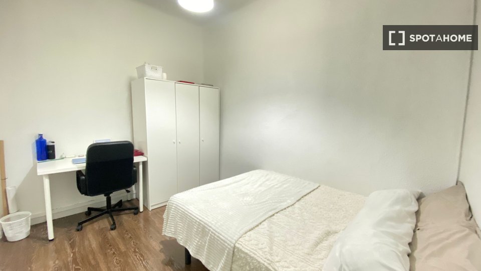 Double room Madrid, 8 beds — photo 5