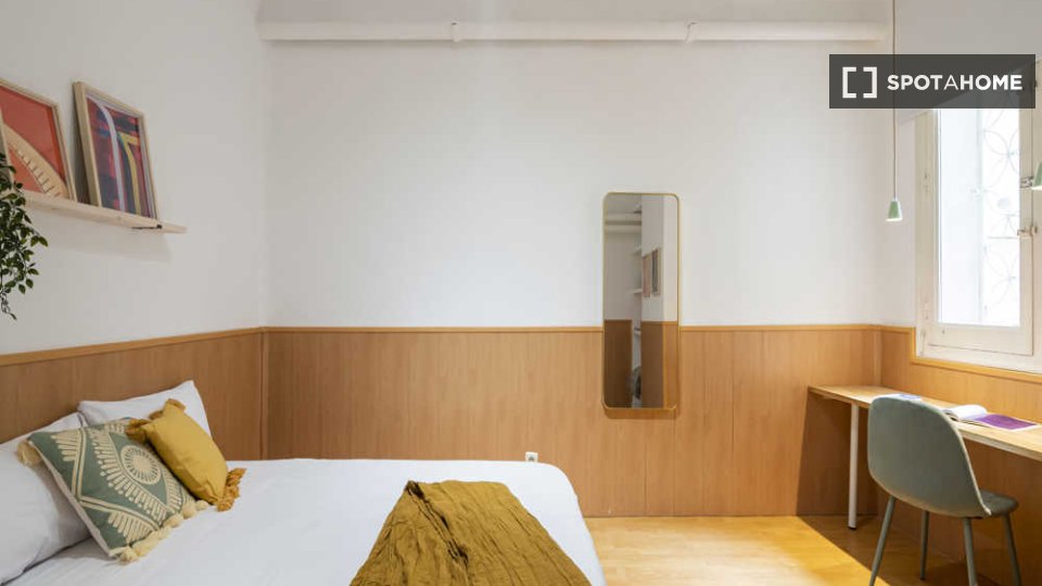 Double room Madrid, 3 beds — photo 47