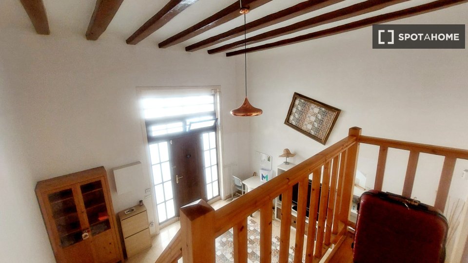 Double room Barcelona, 3 beds, 68m² — photo 3