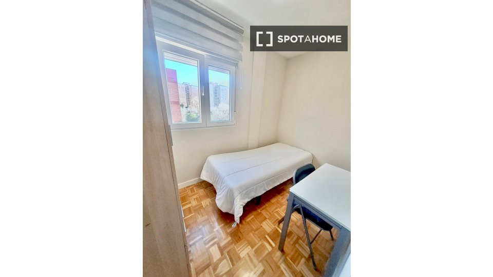 Double room Madrid, 5 beds — photo 2