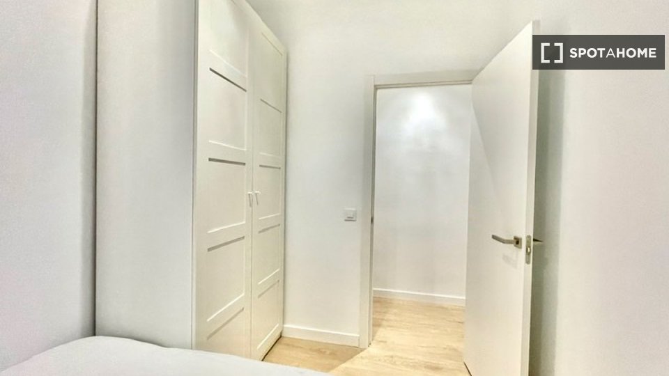 Double room Madrid, 12 beds — photo 15
