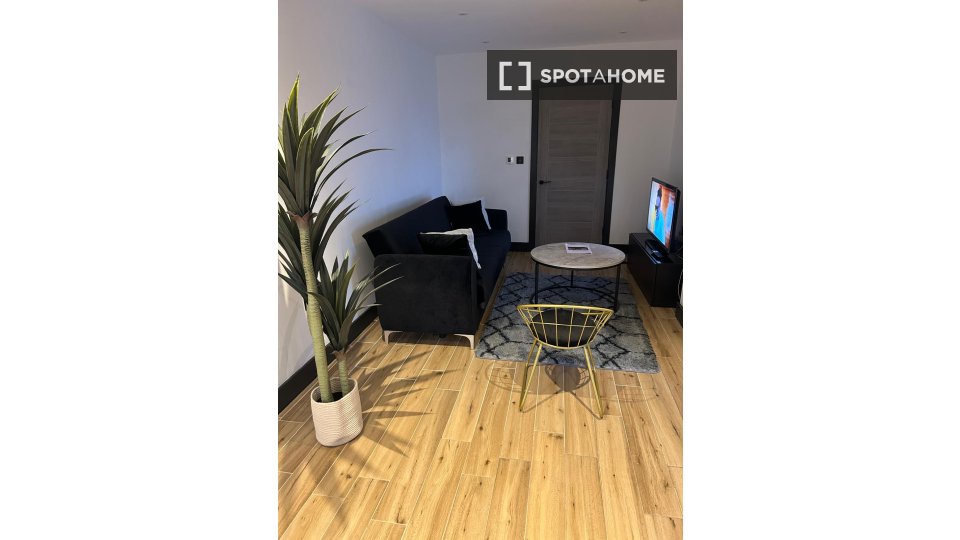 Apartment London, 2 beds, 75m² — photo 3