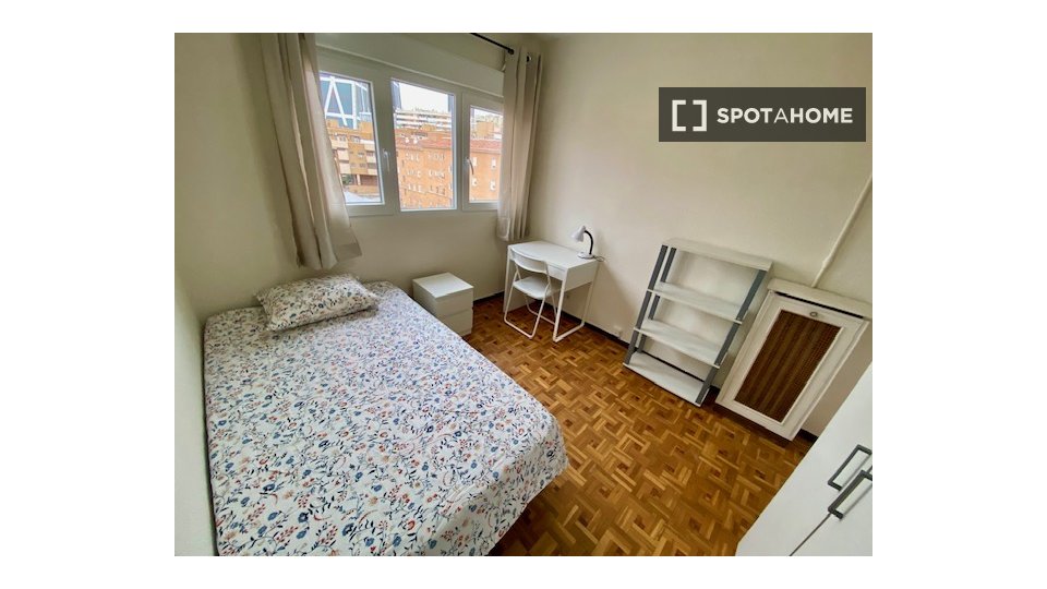 Double room Madrid, 3 beds — photo 1