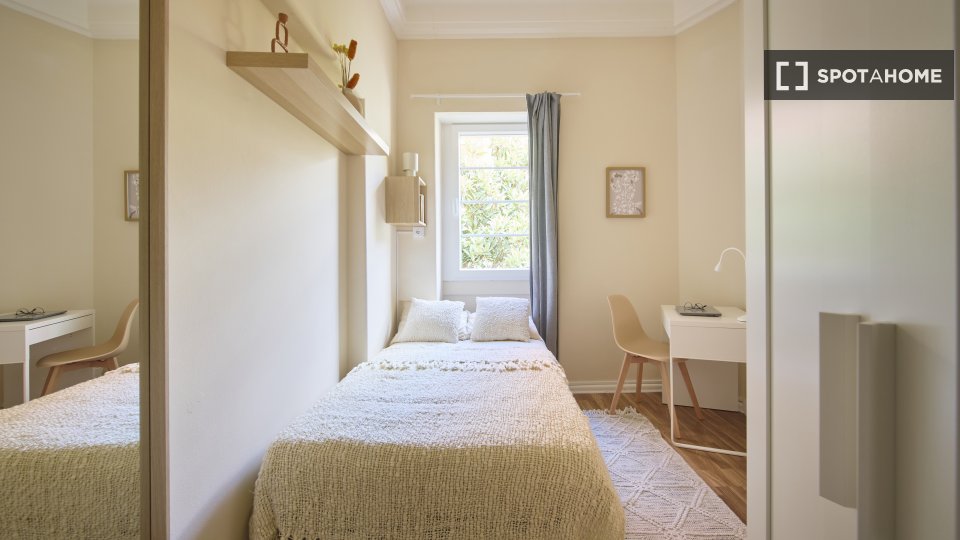 Double room Lisbon, 12 beds — photo 36