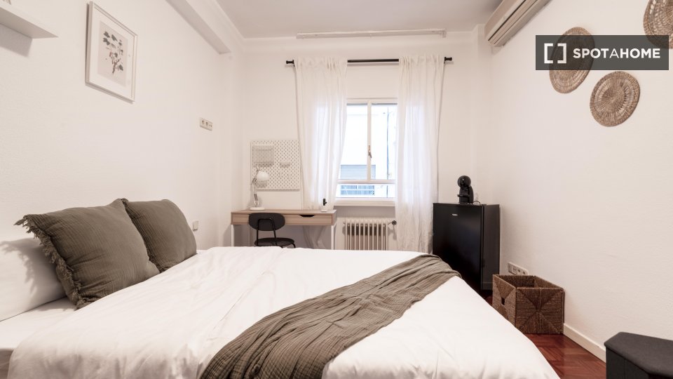 Double room Madrid, 5 beds — photo 22