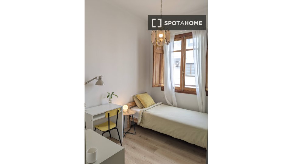 Double room Valencia, 2 beds, 72m² — photo 11