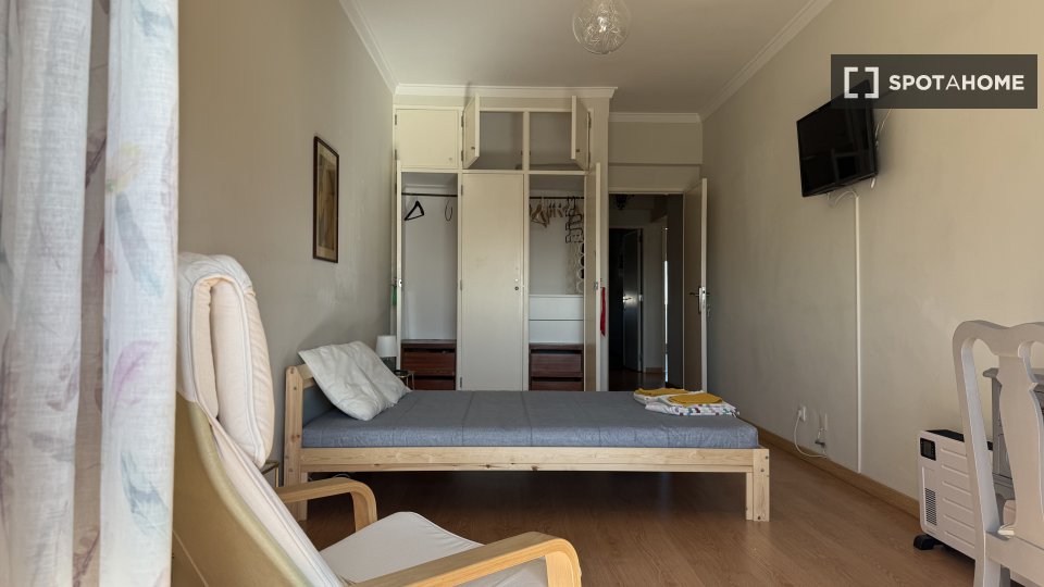 Double room Lisbon, 4 beds — photo 11