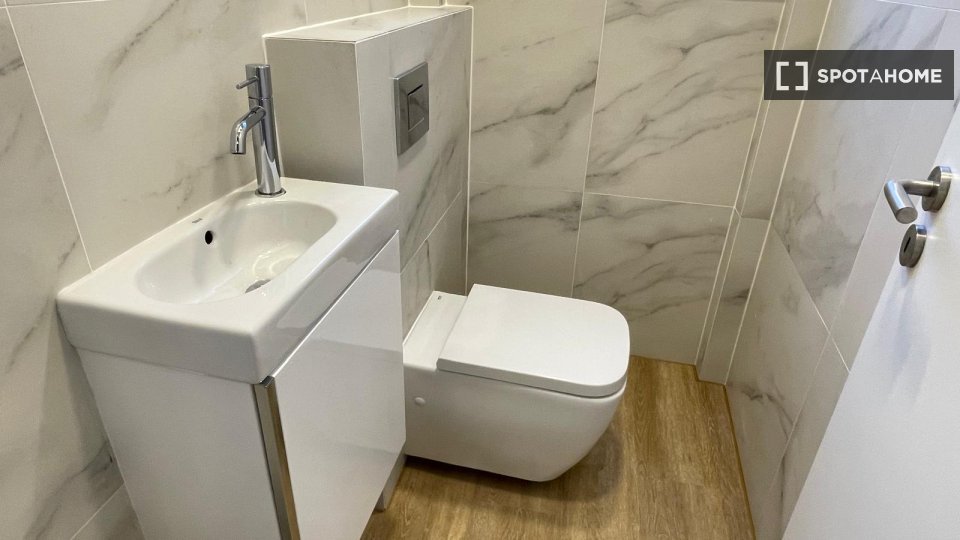 Double room Lisbon, 2 beds, 65m² — photo 1