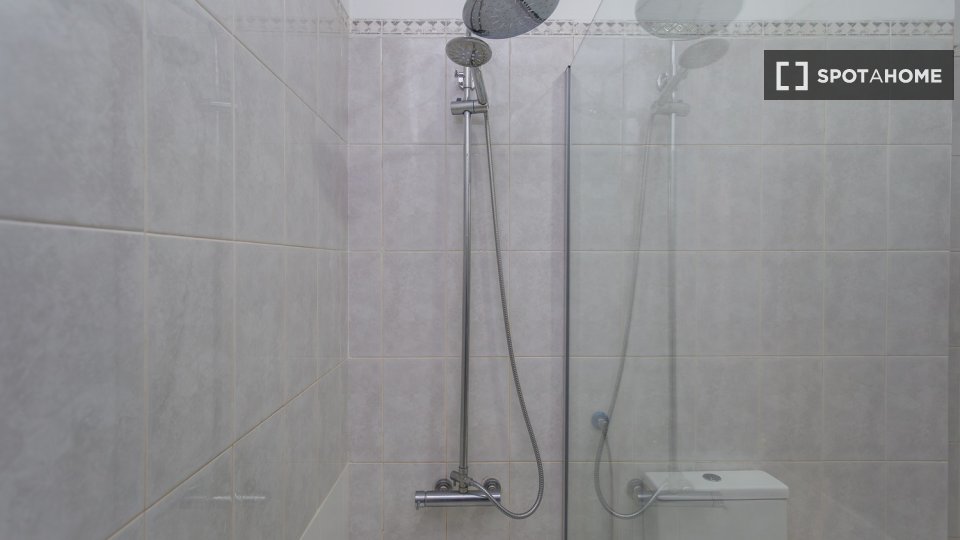 Double room Lisbon, 4 beds — photo 36