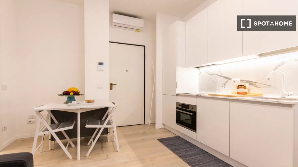 Apartment Milan, 1 bed, 33m² — photo 2