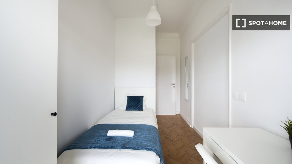 Double room Lisbon, 9 beds — photo 21